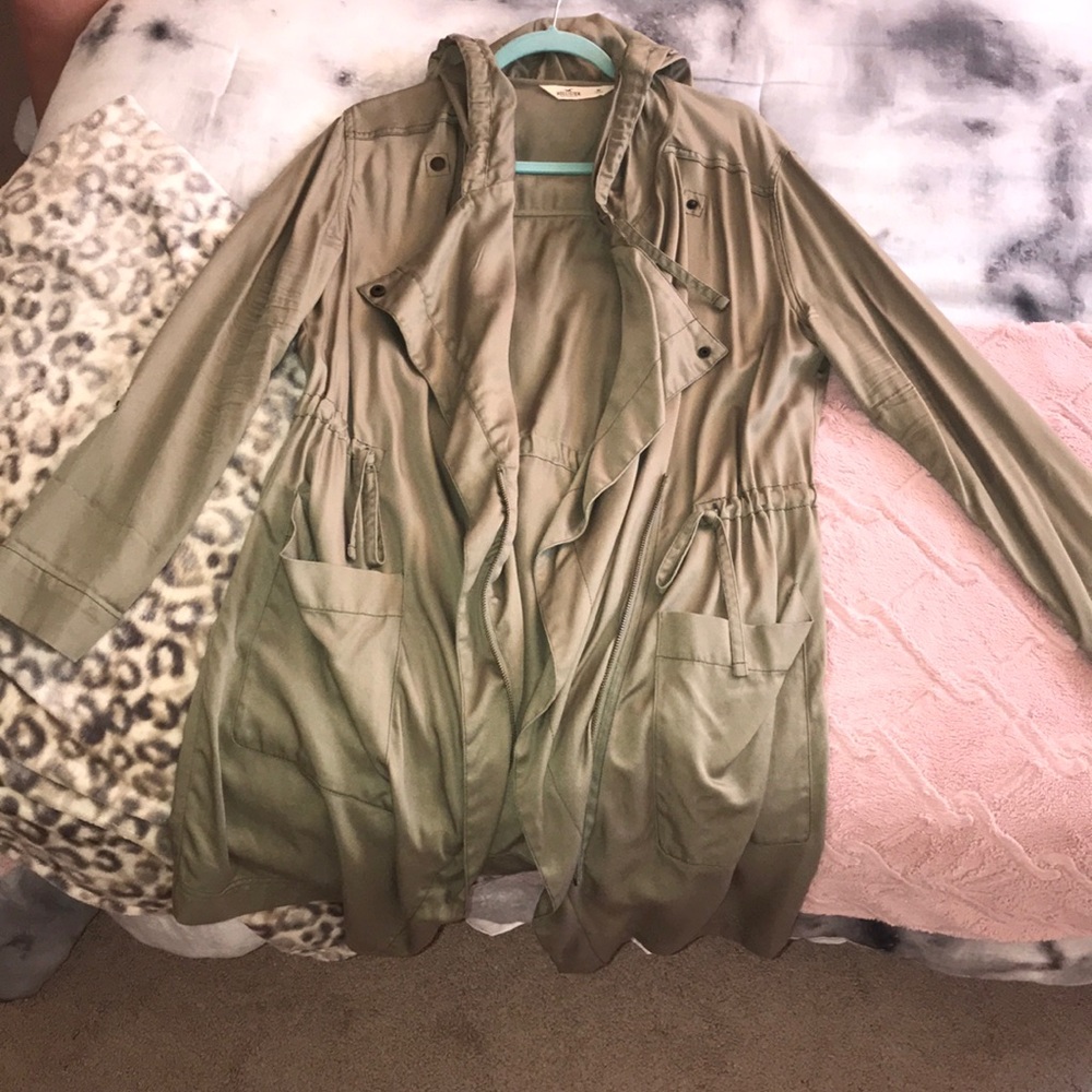 Cute trench coat!! Lightweight and comfortable